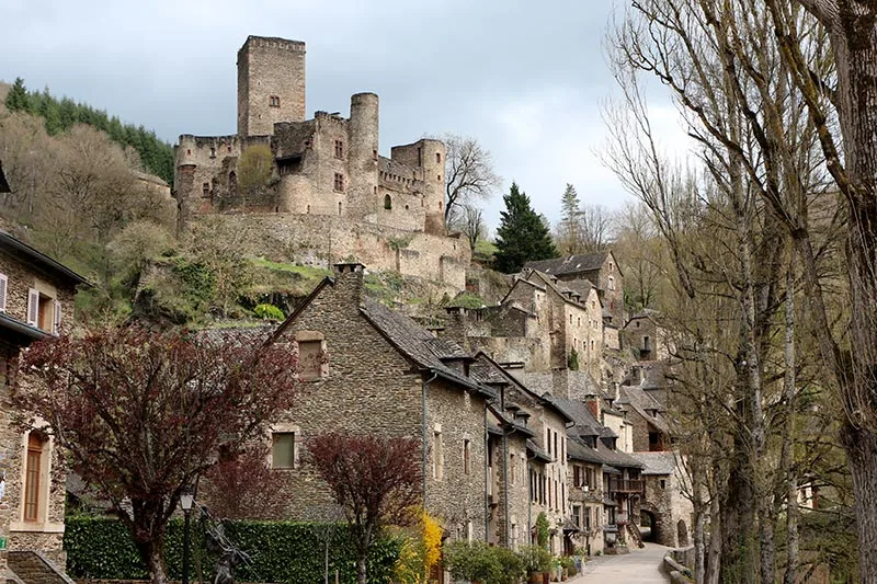 Belcastel, plus beau village de France en Aveyron