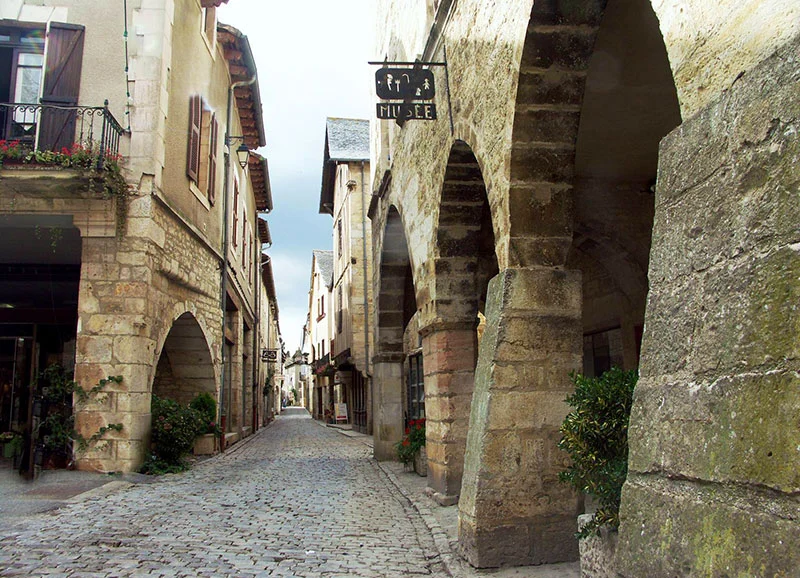 Villeneuve d'Aveyron, plus beau village de France en Aveyron